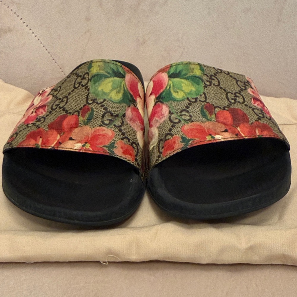 Gucci Women's Floral Slide Sandals - Black and Red - Picture 5 of 7